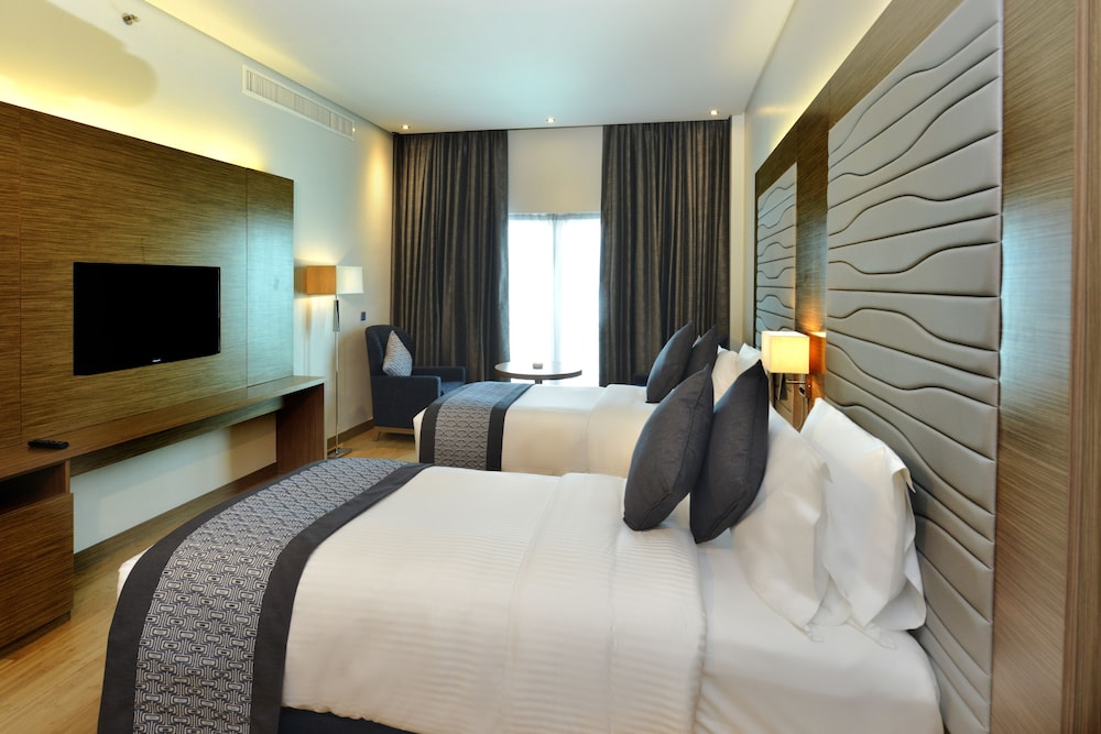 Superior, Twin Beds, Smoking, Ramada Resort by Wyndham Manama Seef 3/5