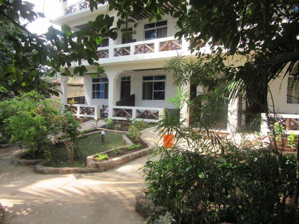 Baraka Beach Bungalows 24/34