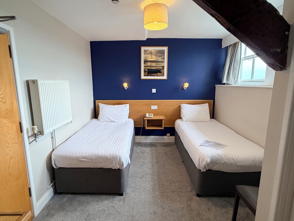 THE MANOR HOTEL 24/71