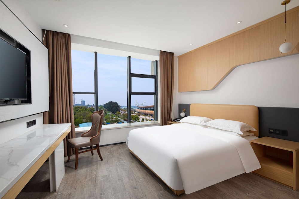Microtel by Wyndham Miluo Downtown Hotel 5/15