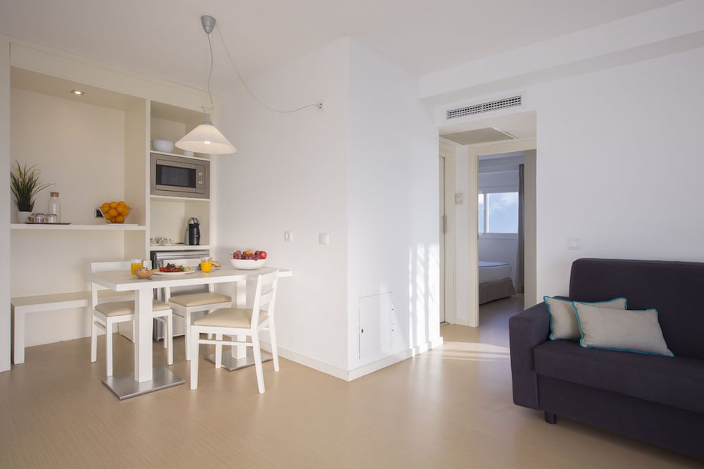 Las Gaviotas Suites Hotel 45/59