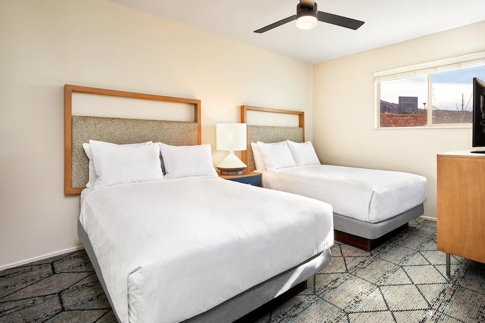 2 Bedrooms, Condo, Standard, Kitchen
