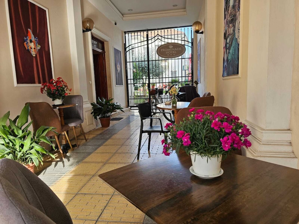 Promenade Hotel 28/32