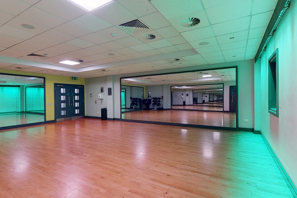 Village Prem Swansea Hotel Leisure Club 4/61
