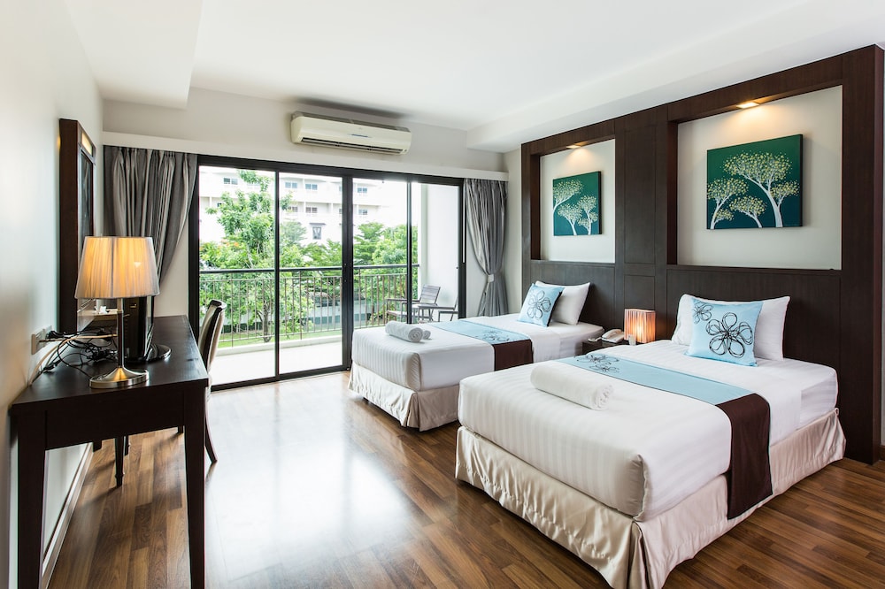 Fifth Jomtien Pattaya 12/83