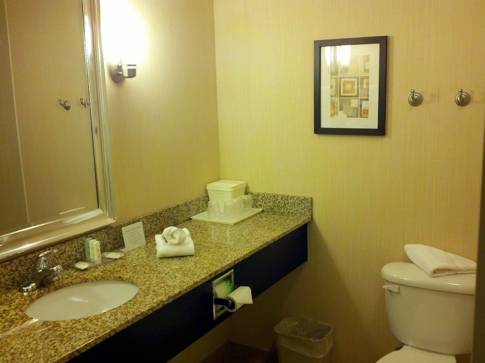 Comfort Suites Lewisburg, PA 17/48