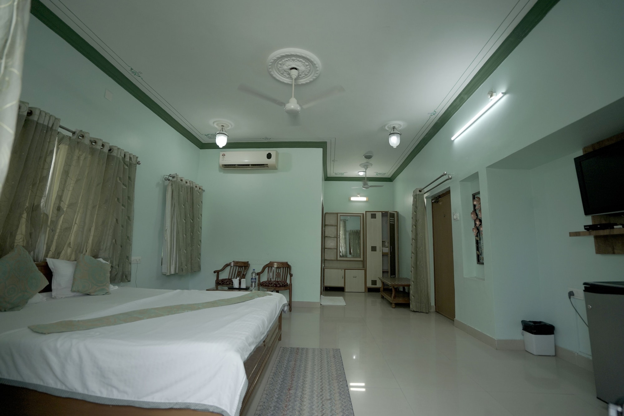 MAHARAJA, LAKE VIEW