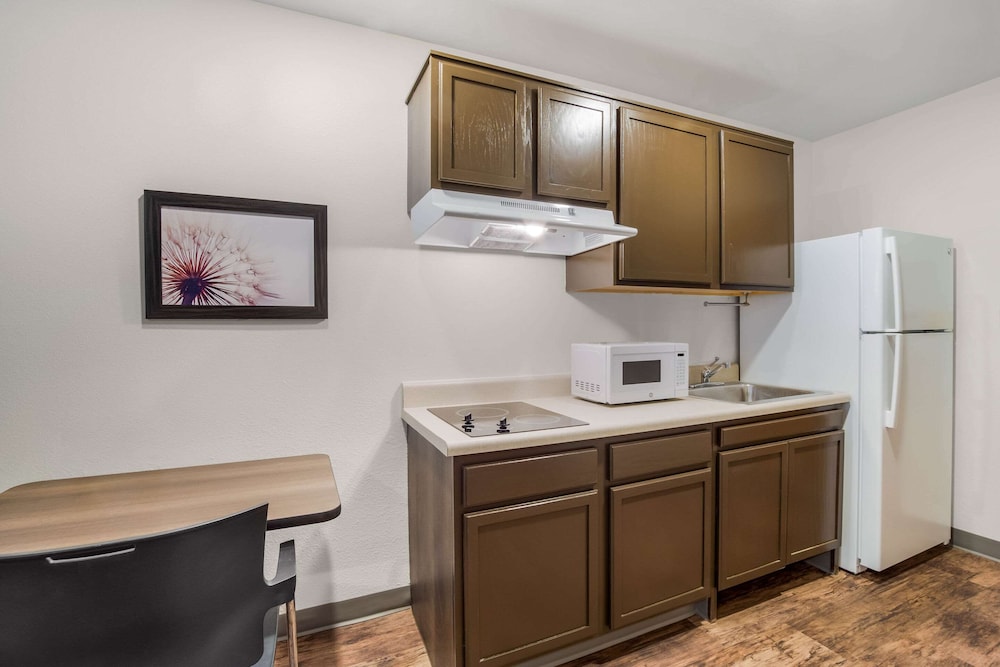 WoodSpring Suites North Charleston Airport I-526 12/32
