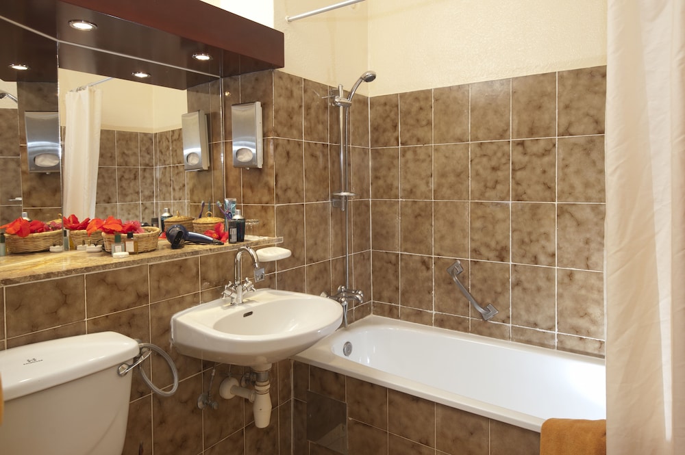 Kombo Beach Resort 50/50