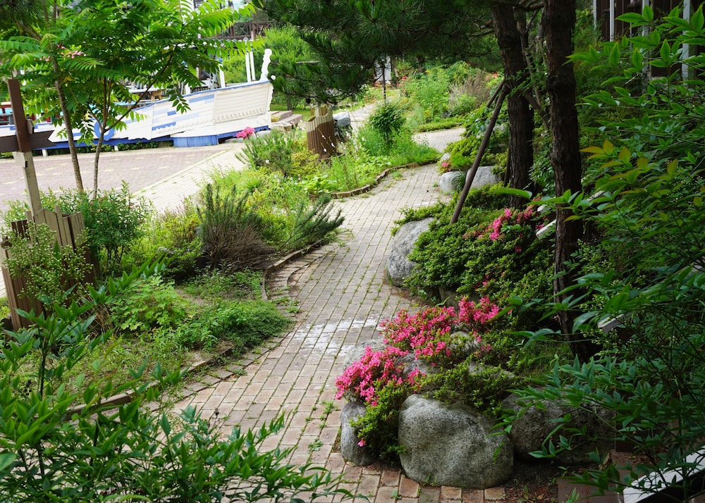 Gyeongju Art In Tiara Pension 35/50