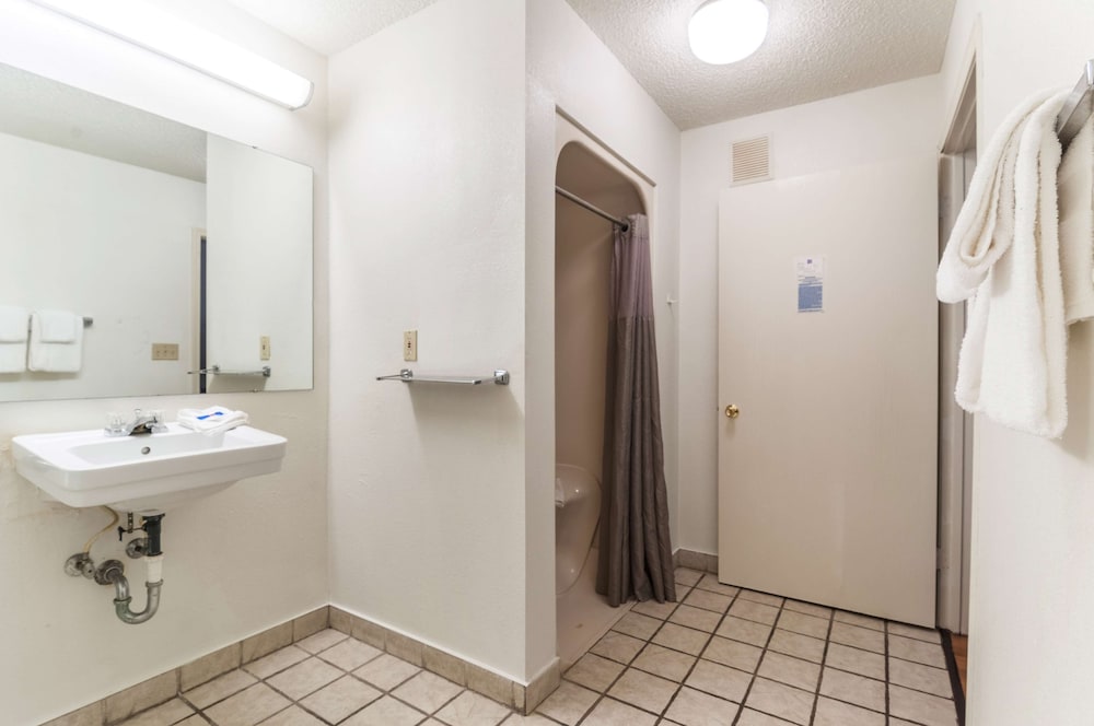 Motel6 Southgate, MI - Detroit 57/60