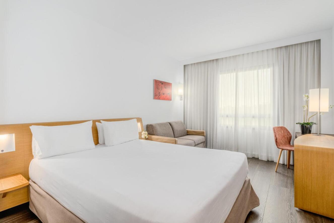 Connecting, Twin Beds, 2 Sofa