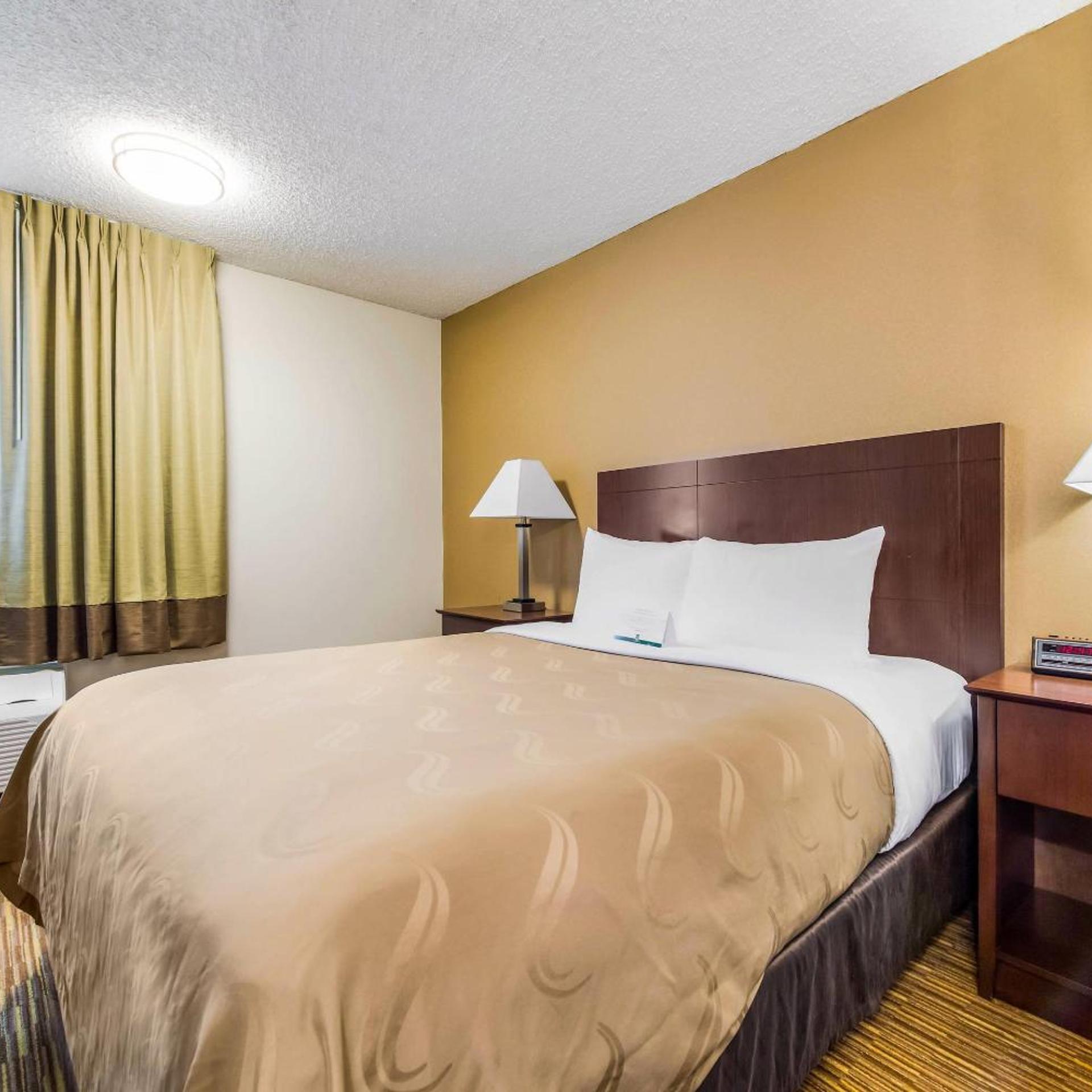 Efficiency, Queen Bed