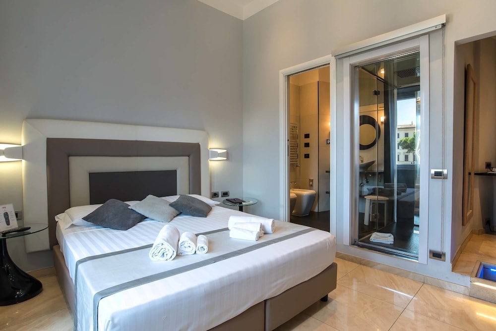 SUPERIOR, DOUBLE BED, CITY VIEW