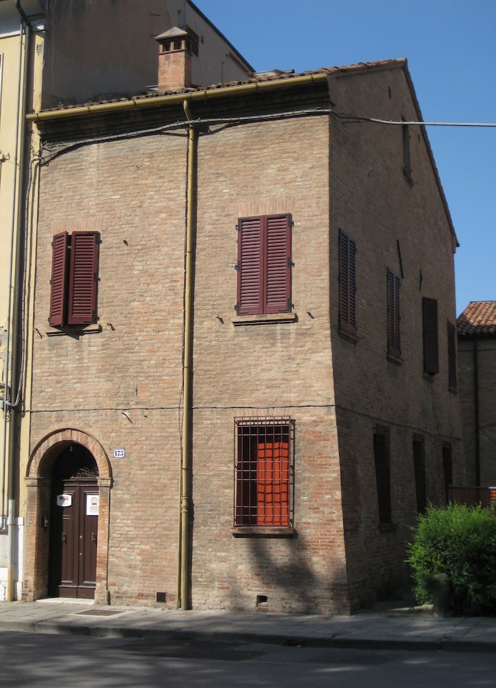 Low Cost Ferrara 1/26