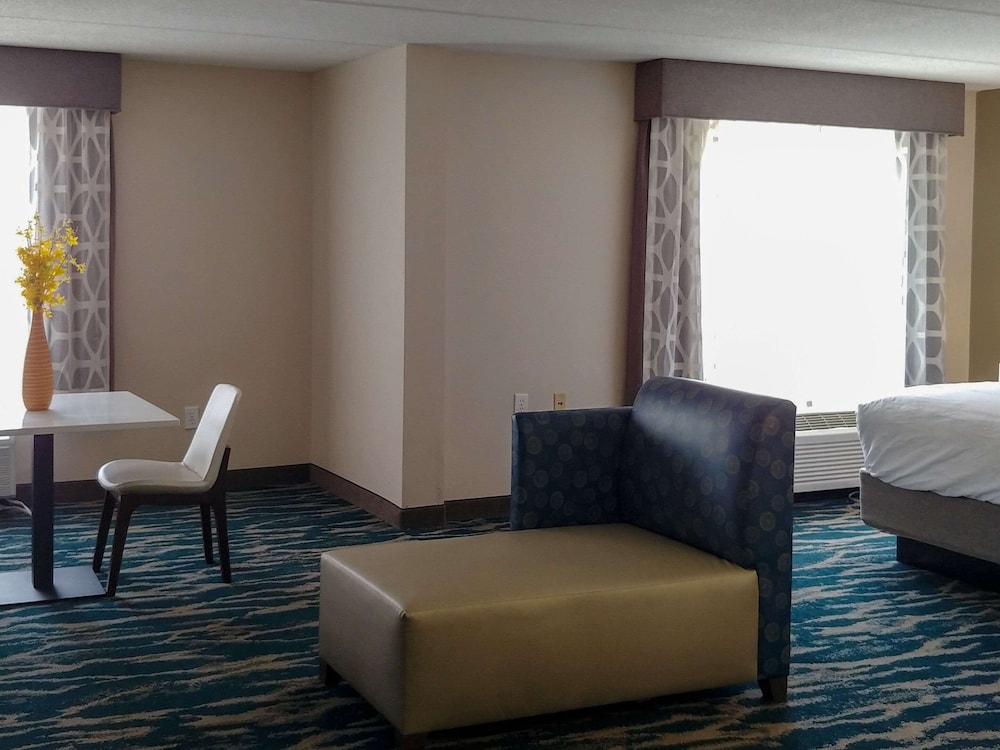 Comfort Inn and Suites Greenville 28/40