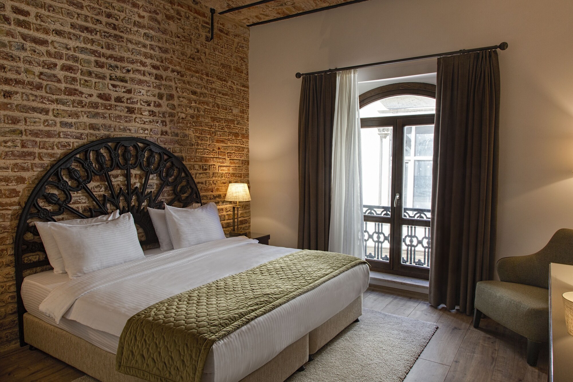 SUPERIOR, DOUBLE OR TWIN BED