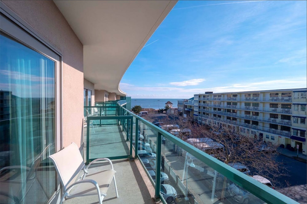 Atlantic Sands Hotel Conference Center 4/66