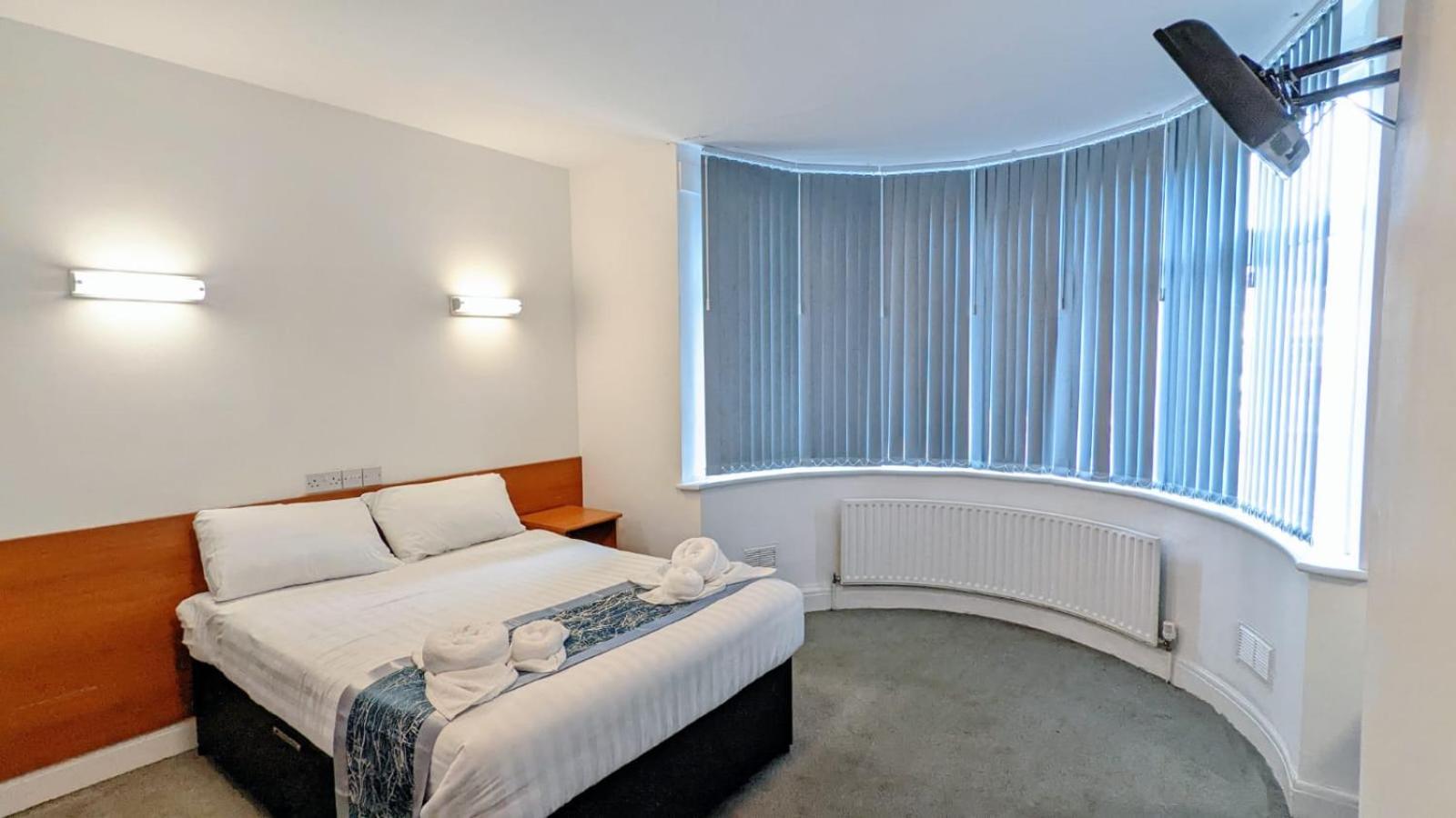 Shepiston Lodge Heathrow 8/14