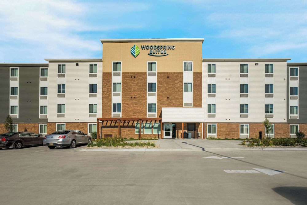 Woodspring Suites Milwaukee - Menomonee Falls 18/27