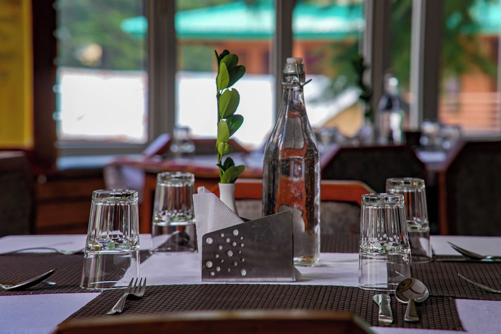 Golden Tulip Manali 75/92