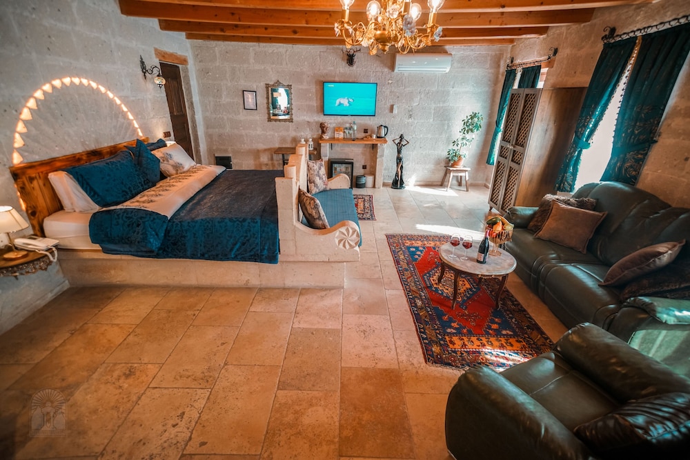 Zeus Cave Suites 32/50