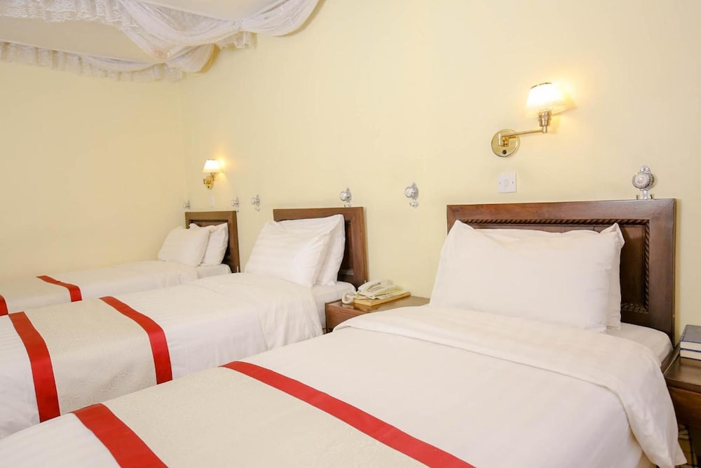 New Safari Hotel 6/35