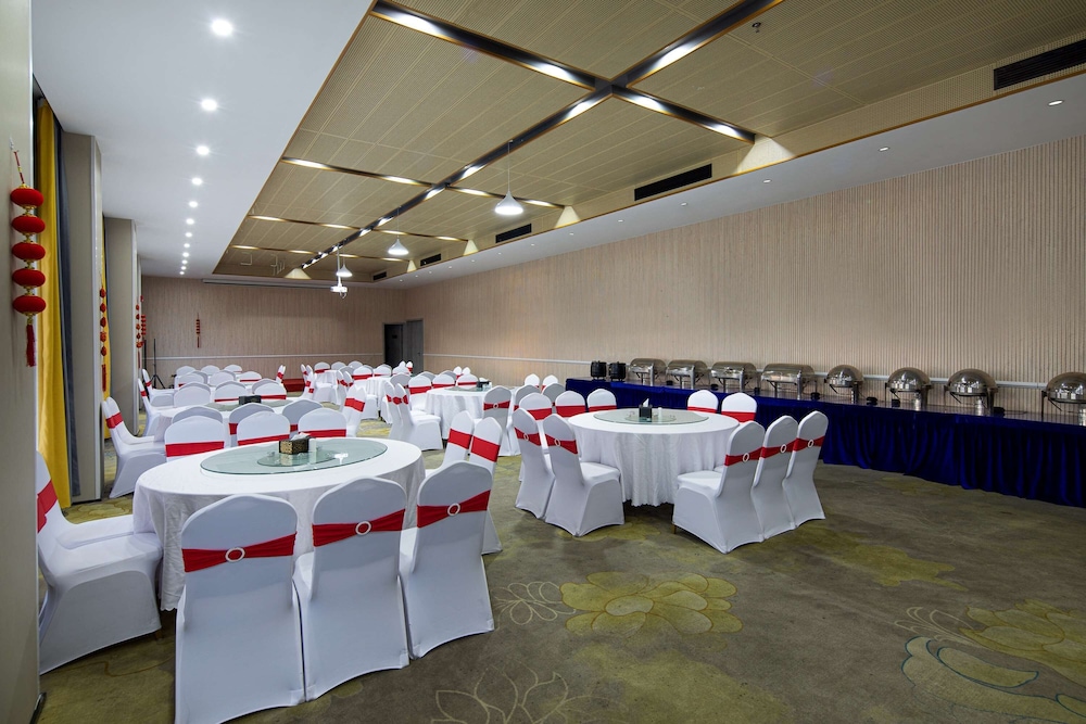 Microtel by Wyndham Miluo Downtown Hotel 14/15