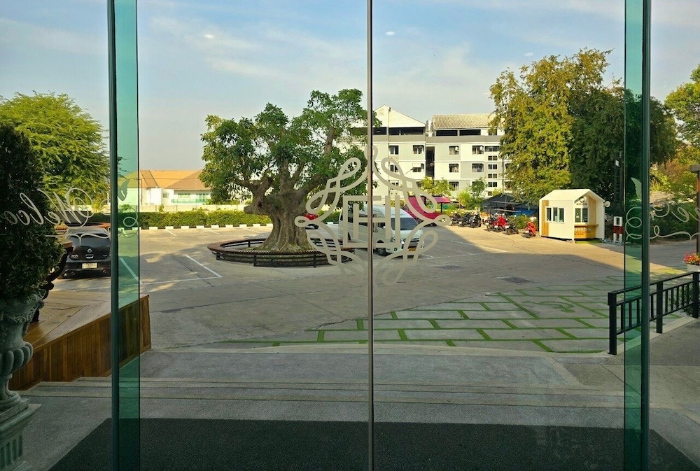 LHC Hotel and Resort 66/75