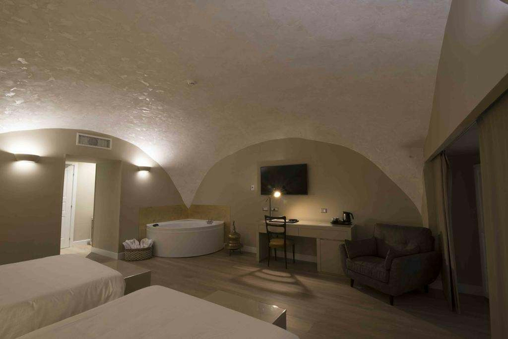 Caruso Place Boutique Wellness Suites 32/70