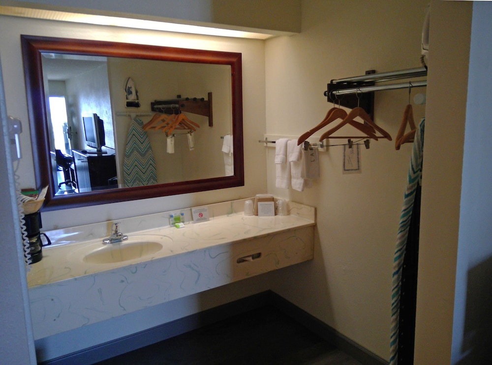 Americas Best Value Inn Kinston 15/31