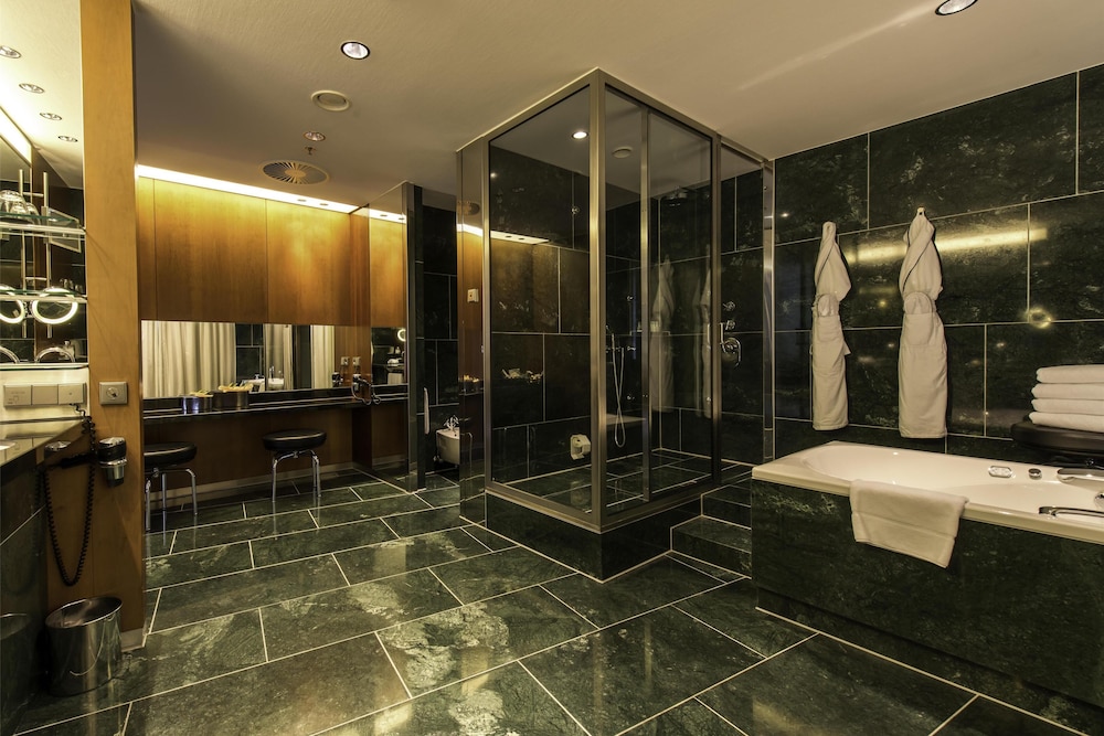 GRAND HYATT BERLIN 39/80