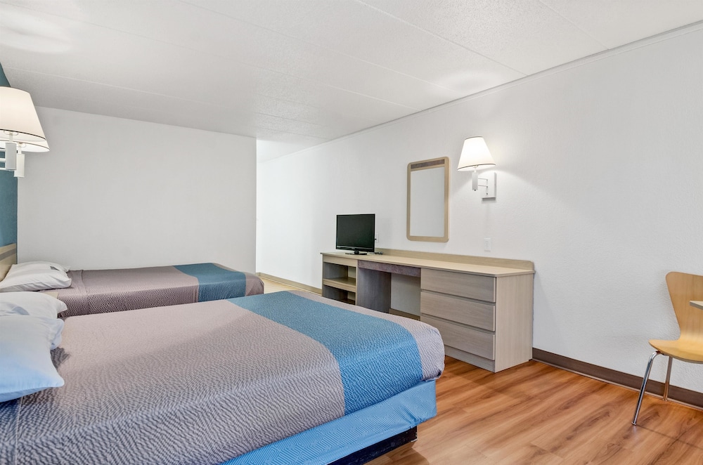 Motel6 Big Springs, NE 24/42