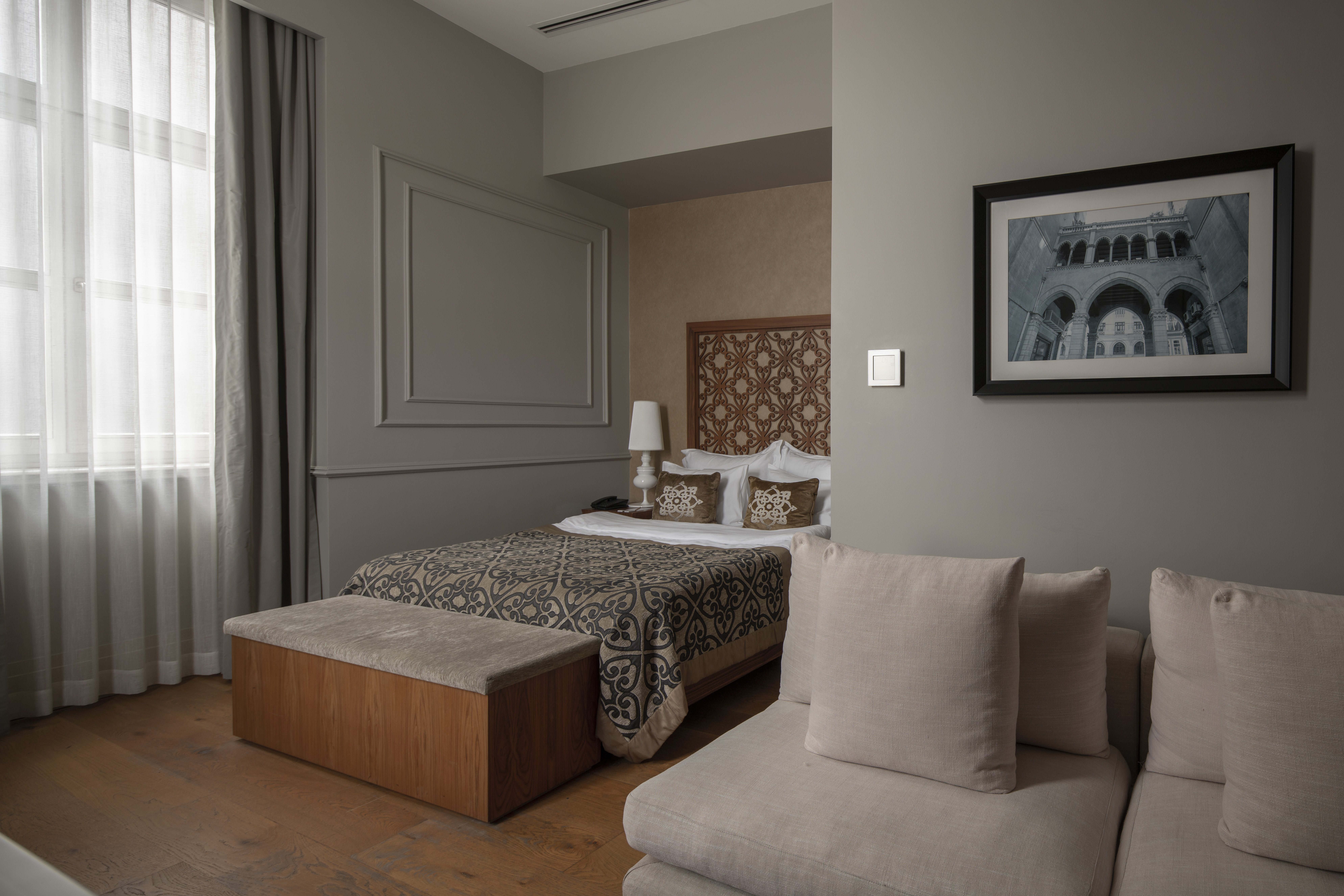 Deluxe double room french bed