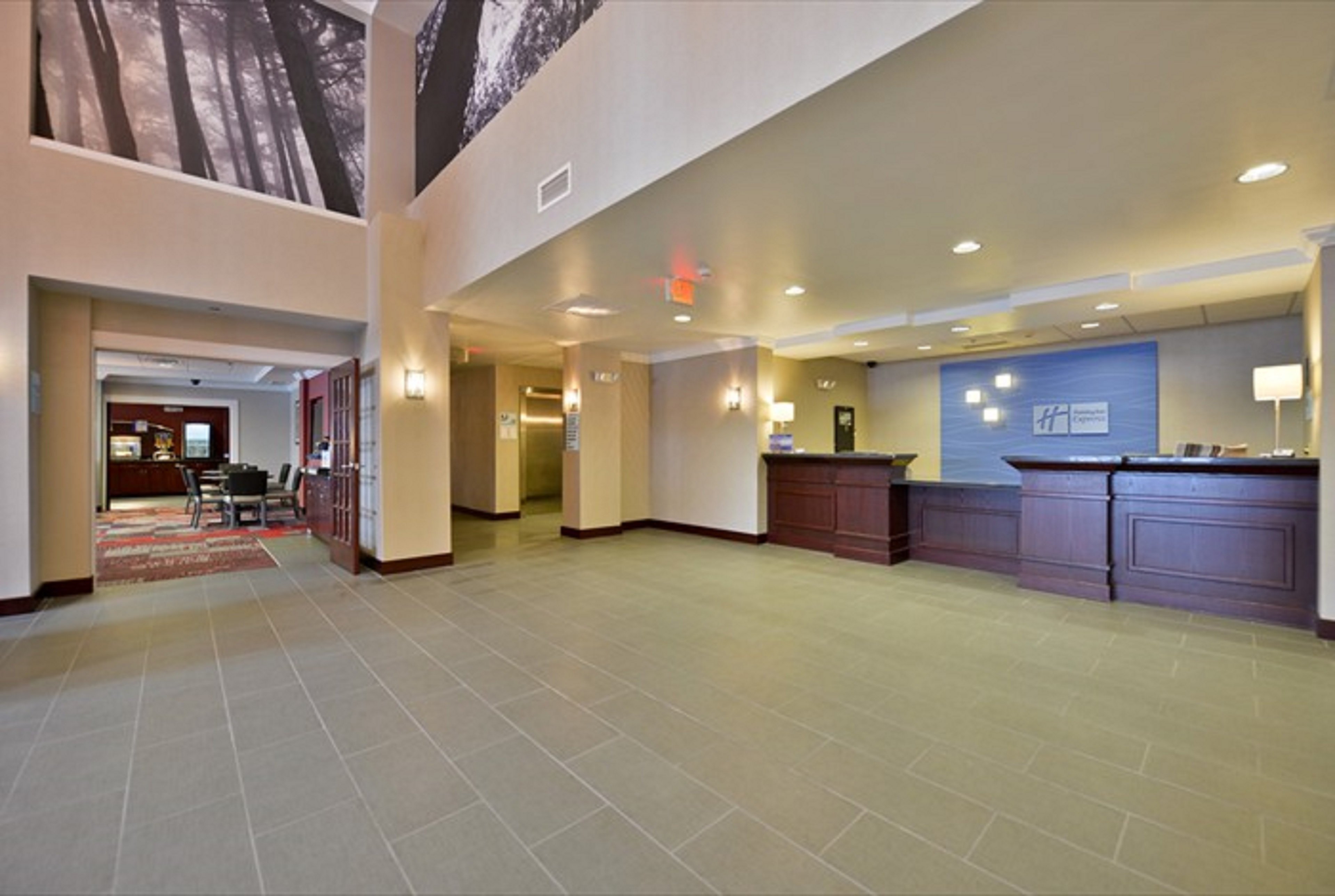 HOLIDAY INN EXPRESS CANANDAIGUA - FINGER LAKES 54/56