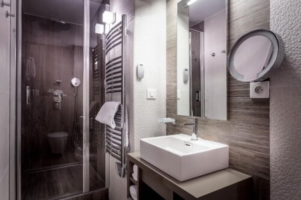 LE GRAND AIGLE HOTEL 49/50