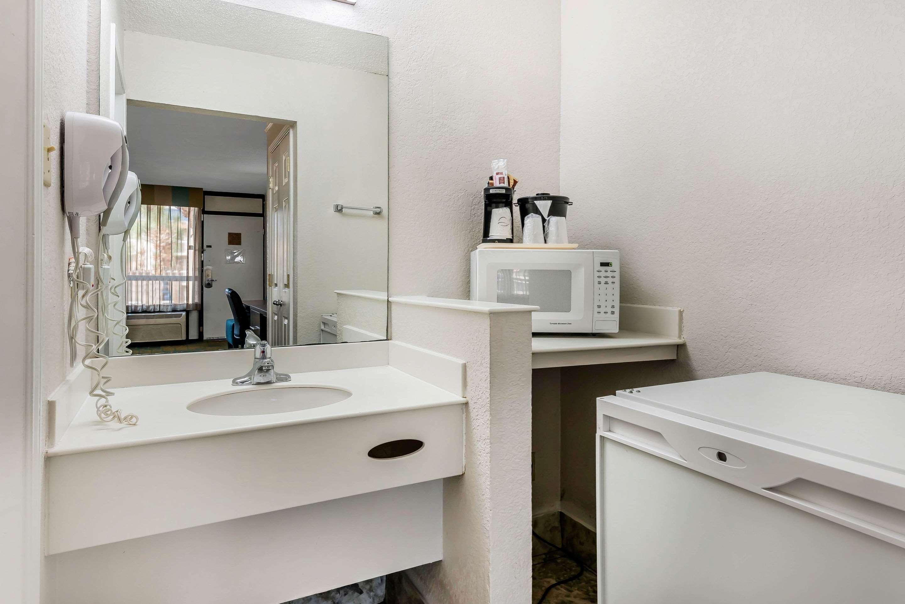 استوديو بسرير كينج، Hotel Monreale Inn & Studios I-Drive Icon Park Orlando 6/7