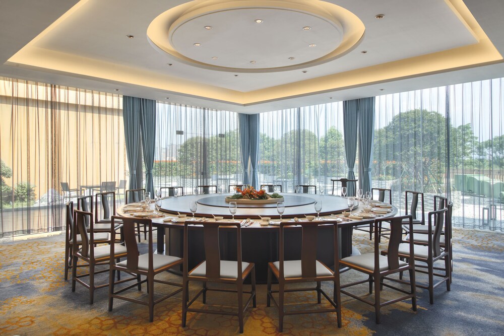 Royal Garden Hotel 53/69