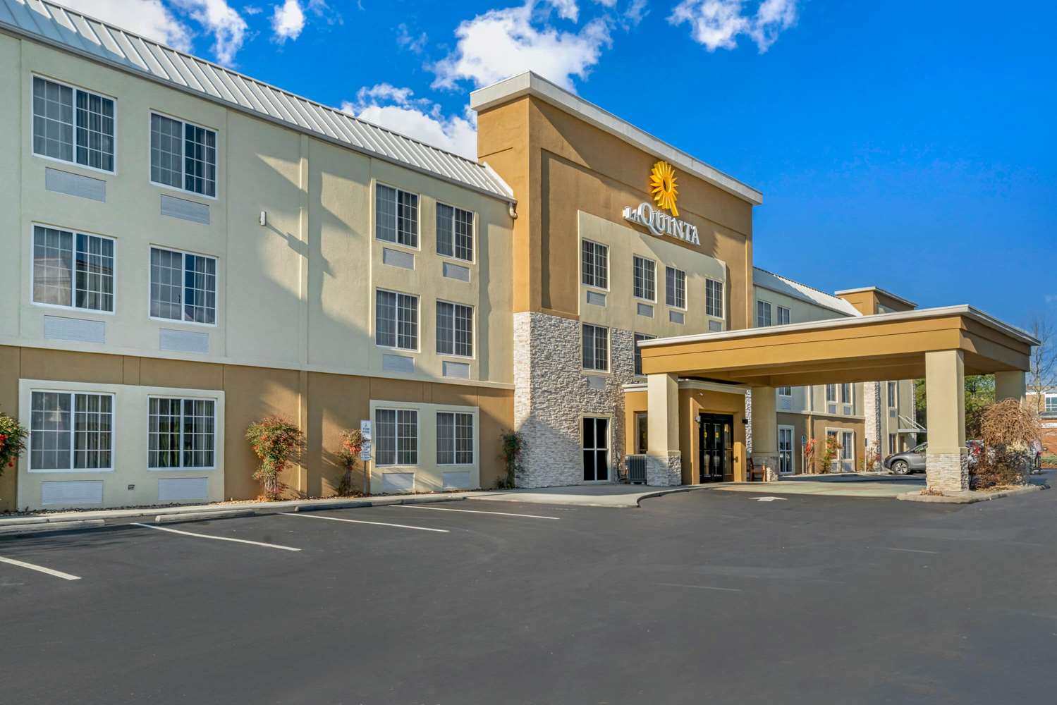La Quinta Inn & Suites by Wyndham Knoxville North I-75 54/58