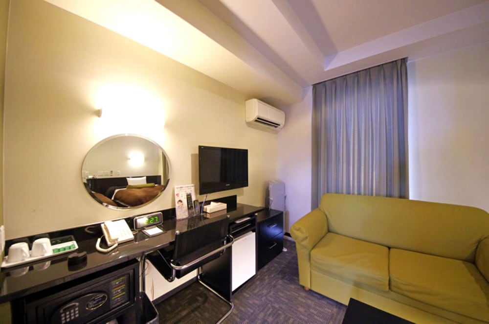 Urbain Hiroshima Executive 28/49