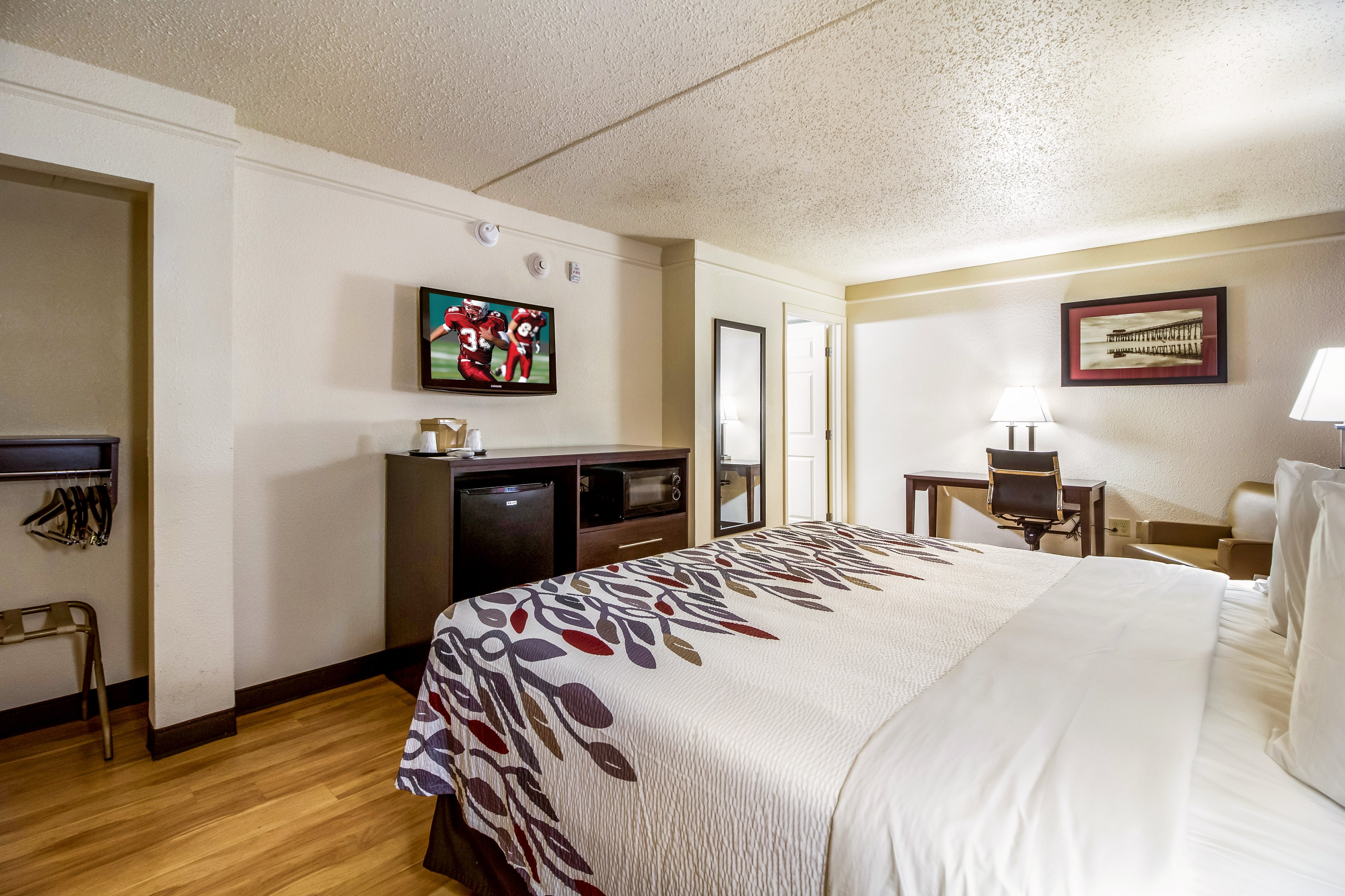 DELUXE, KING BED