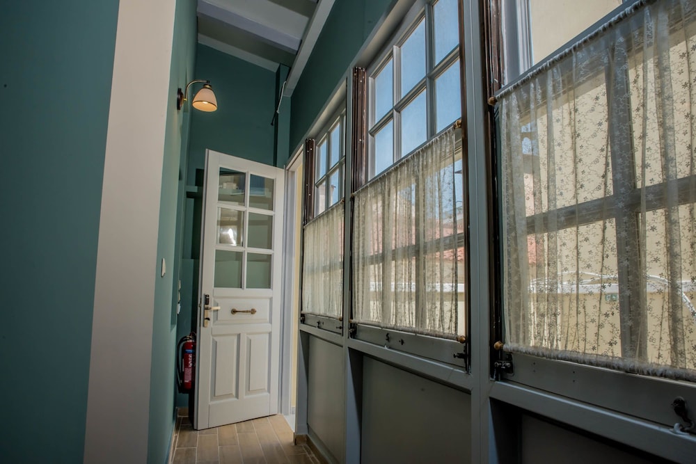 Kyria Boutique House 5/50