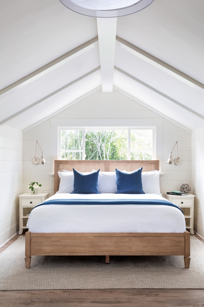 UPSTAIRS, LUXURY, STUDIO, SUITE, KING AND TWIN BEDS