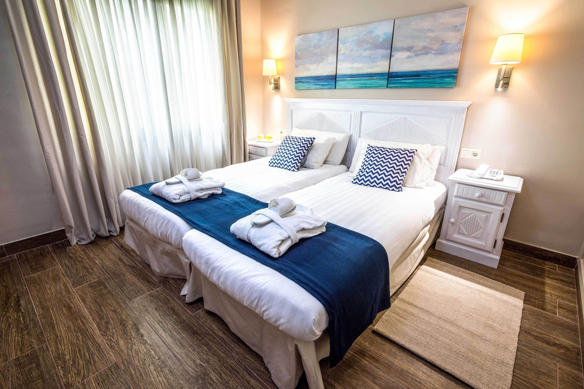 Suite, Pool View