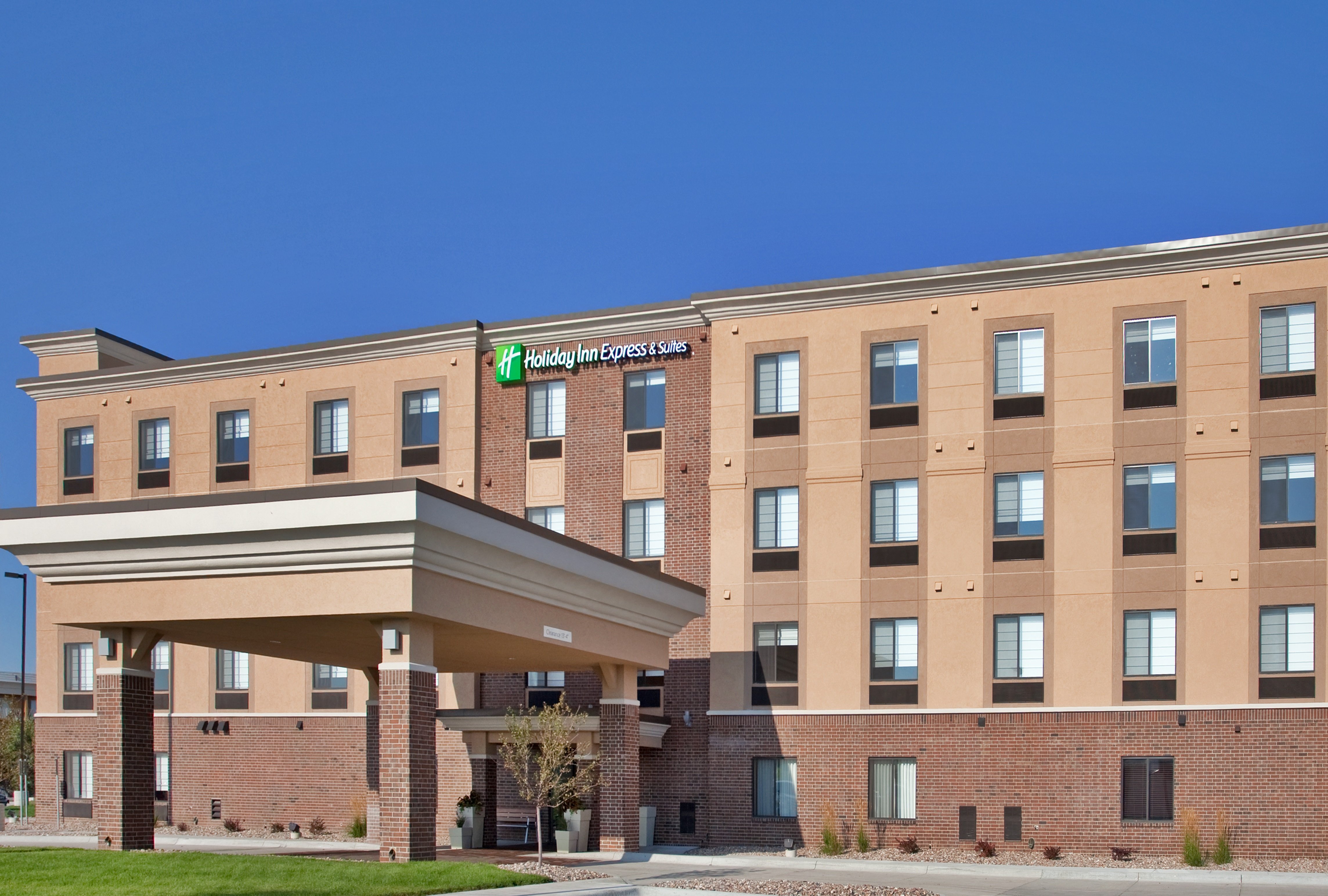 Holiday Inn Express Hotel And Suites Lincoln Airport 5/45