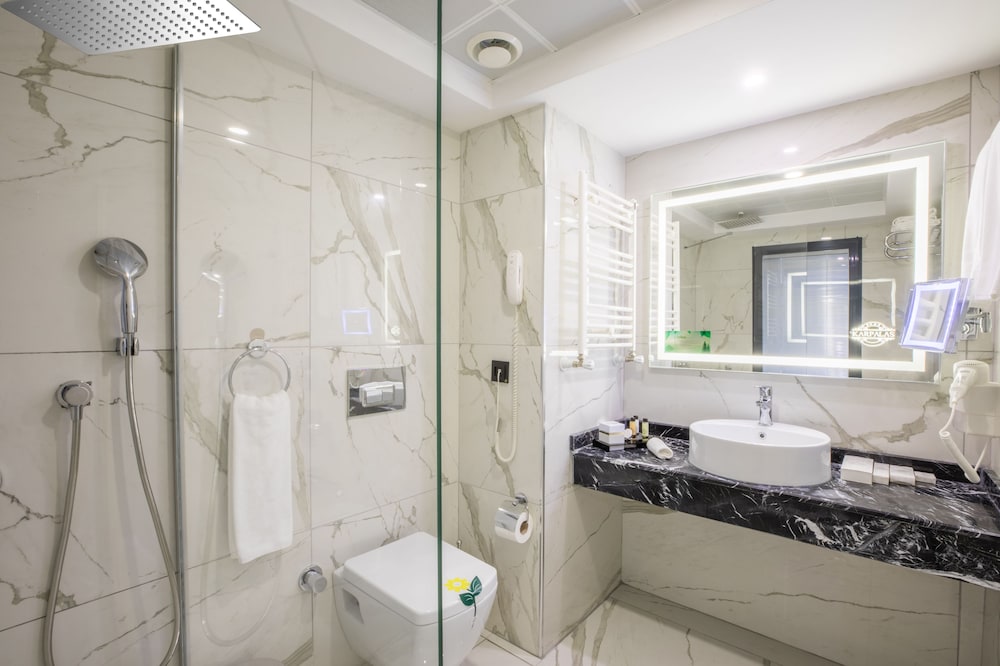 Karpalas City Hotel & Spa 20/70