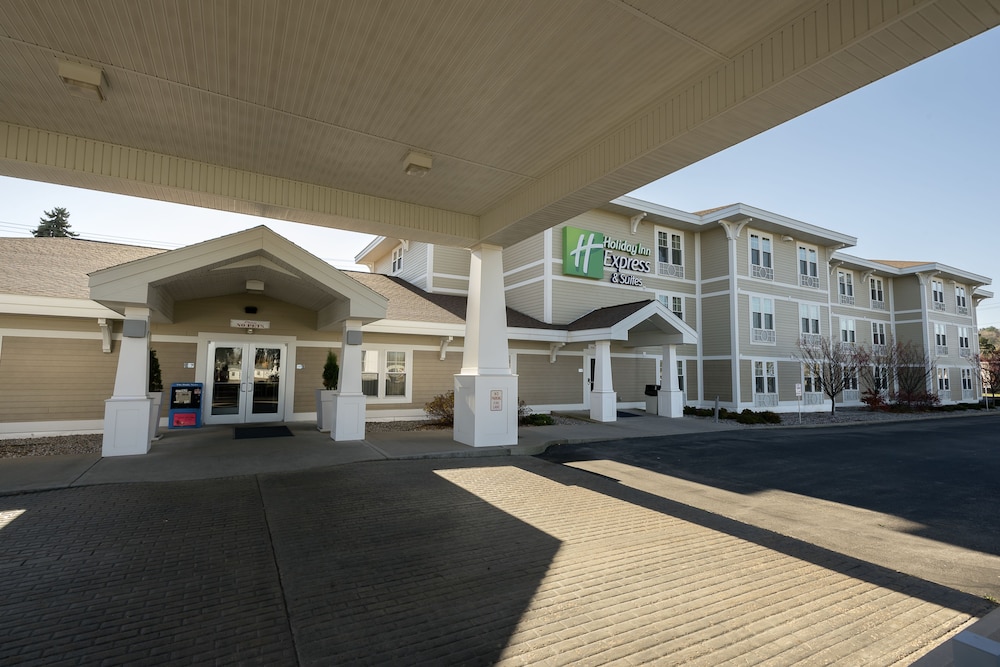 Holiday Inn Express Hotel Suites Iron Mountain 52/57