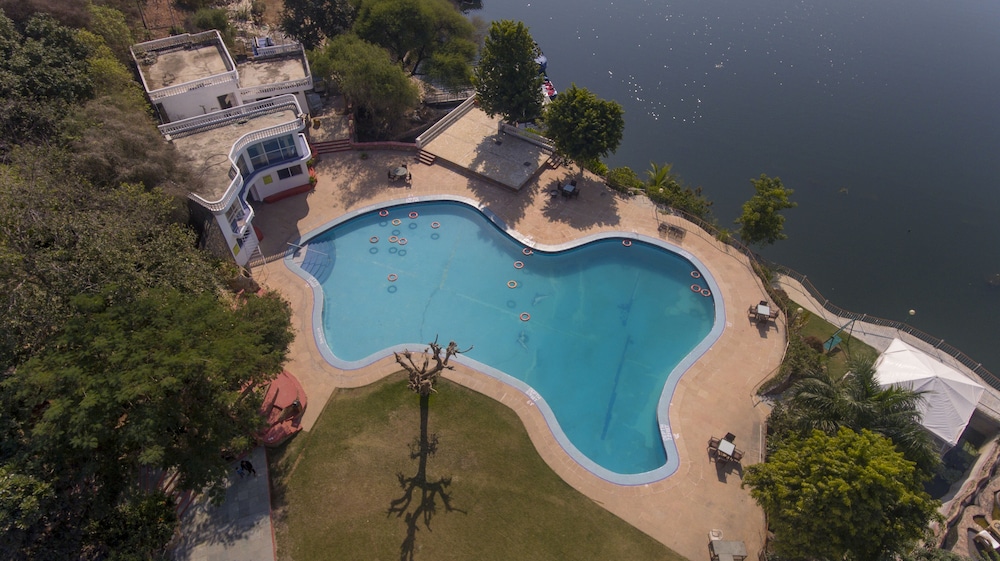 JAISAMAND ISLAND RESORT 58/67