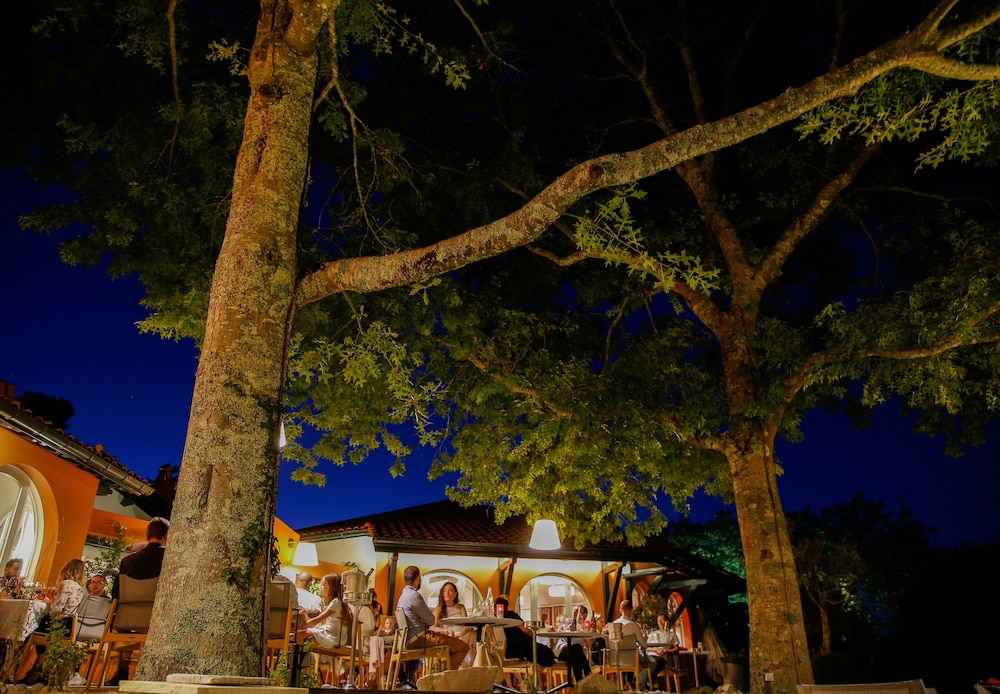 RELAIS DU SILENCE LES FRERES IBARBOURE - TABLE ET HOSTELLERIE 46/51