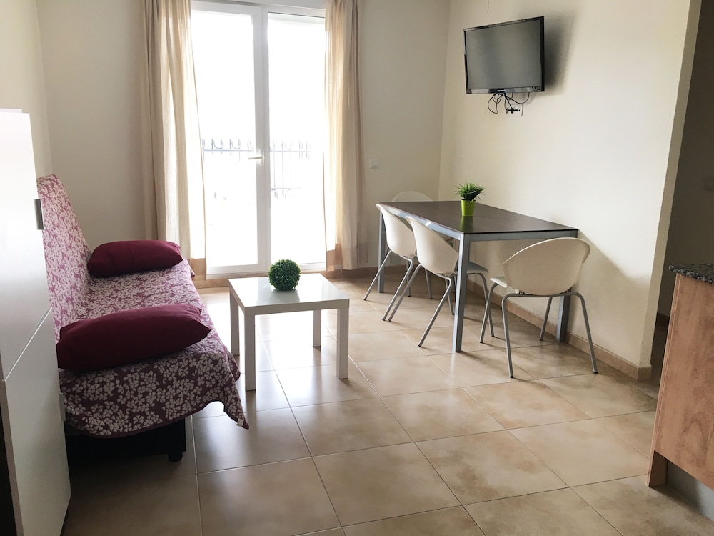 APARTAMENTOS RESIDENCIAL DOÑA CARMEN 3000 25/50